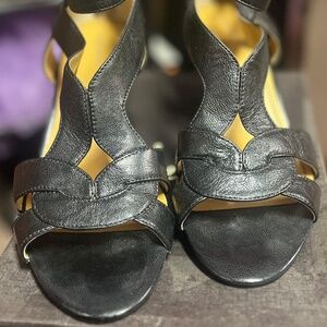 Nine West Women's 9.5 M Black Leather Women's Sandal With Gladiator Style Straps